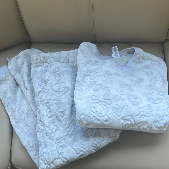 Peanuts 2 piece velour pajamas set - Picture 2 of 12